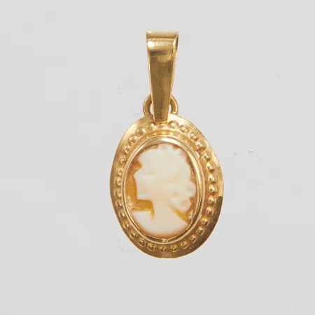 Hänge camé, längd ca 18mm inkl ögla, bredd 9mm, 18K Vikt: 0,6 g