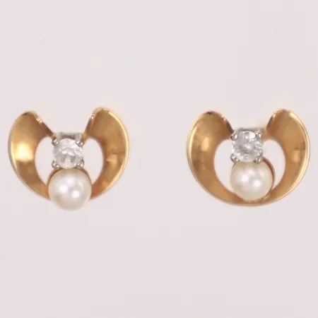 Ring med odlade pärlor Ø3,6mm samt vita stenar, längd 10mm, bredd 8,3mm, 18K  Vikt: 1,7 g