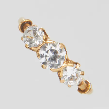 Ring, vita stenar, stl 17¼, bredd 1,5-5,5mm, år 1952, 18K Vikt: 2,4 g