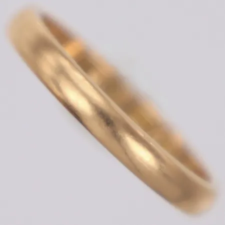 Ring, stl 17¼, bredd 2,7mm, personlig gravyr, 18K Vikt: 2,8 g