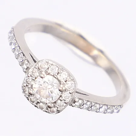 Ring med diamanter 1x ca 0,30ct, 24x ca 0,01ct, stl 16¾, bredd 2-7mm, GHA, vitguld 18K Vikt: 3,5 g