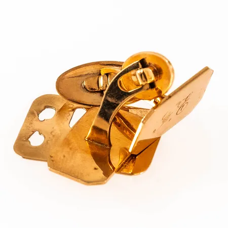 Diverse graverat guld i 18K. Vikt: 11,5g. 