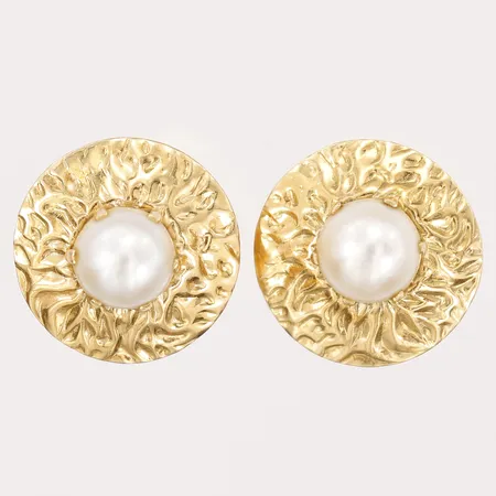 Ett par örhängen med pärlor, bredd 14mm, 18K  Vikt: 3,8 g