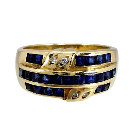 Ring, 18K guld, Safirer 23 st, Diamanter 4 x 0,005ct, Ø17¾ mm, bredd 3,5 - 9,5 mm, stenar utan anmärkning Vikt: 7,7 g