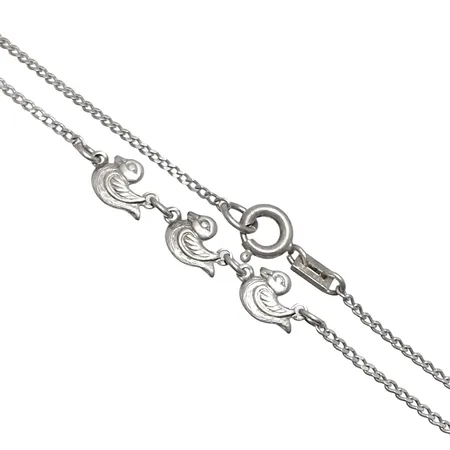 Halskedja, barnmodell, silver 925/1000, dekor av Ankor, längd 39,5 cm, bredd 1,3 - 5,5 mm Vikt: 2,3 g