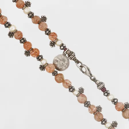 Collier med pärlor samt kulor, KumKum, längd: 46cm, bredd: 8mm, bruksskick, 925/1000 silver, bruttovikt: 30,2g. 