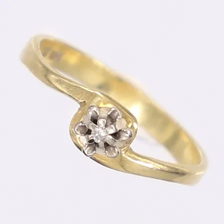 Ring med diamant 1x ca 0,01ct, stl 16¾, bredd 3-5mm, 18K Vikt: 2,1 g