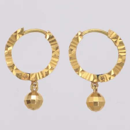 Ett par örhängen, längd 18,7mm, bredd 2mm, Ø12,5mm, ostämplat, 18K  Vikt: 2 g