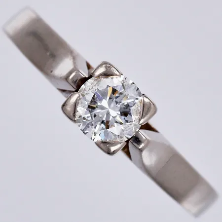 Ring vitguld med diamanter ca 1x0,50ct, ca W/Si, stl: 18¾, bredd: ca 2-5mm, 18K