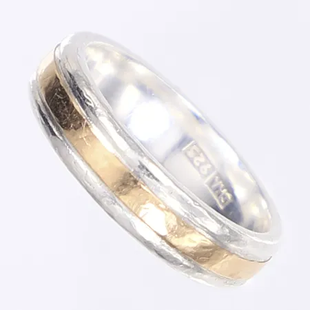 Ring med förgyllt band, stl 17¾, bredd 5mm, repig, silver 925/1000 Vikt: 5,3 g