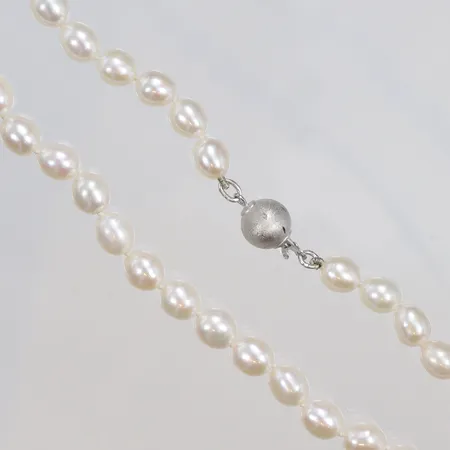 Collier med odlade sötvattenpärlor 43cm, Ø5,9-6,2mm,  lås i silver 925/1000 Vikt: 22,7 g
