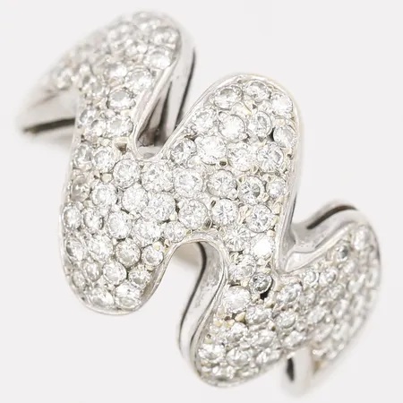 Ring med diamanter ca 100 x ca0,005-0,01ct, stl16¾, bredd 15mm, 18K   Vikt: 8,8 g