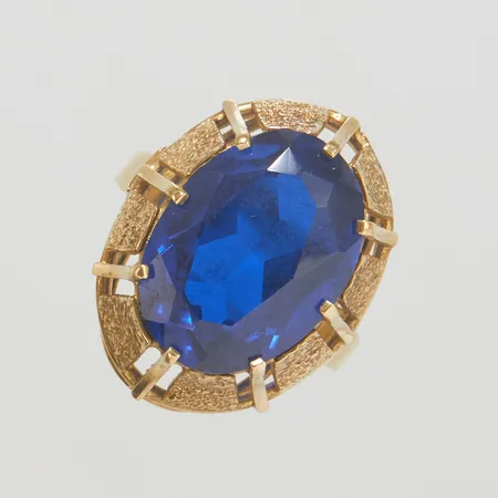 Ring, blå syntetisk spinell, stl 19½, bredd 2,5-25mm, 8K, bruttovikt: 7,1g Vikt: 7,1 g