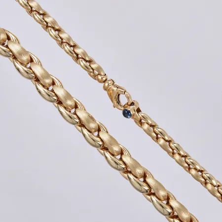 Collier doserad, två blå stenar vid låset, längd: ca 45cm, bredd: ca 6-10mm, 18K  Vikt: 54,9 g