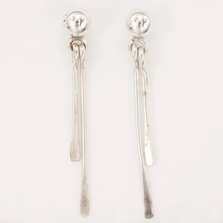 Ett par örhängen, längd 37mm, bredd 5mm, 925/1000 silver  Vikt: 2 g