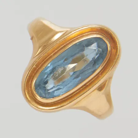 Ring, blå syntetisk spinell, stl 19, bredd 3-18mm, skadad sten, 18K, bruttovikt: 4,4g Vikt: 4,4 g