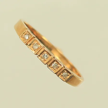 Ring med vita stenar, stl 17¾, bredd 2-3mm, 18K, 1,8g Vikt: 1,8 g