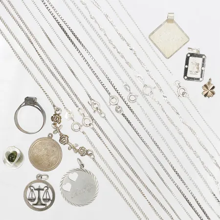 Diverse silver, stenar, gravyr, skadat, defekt, silver  Vikt: 35,4 g