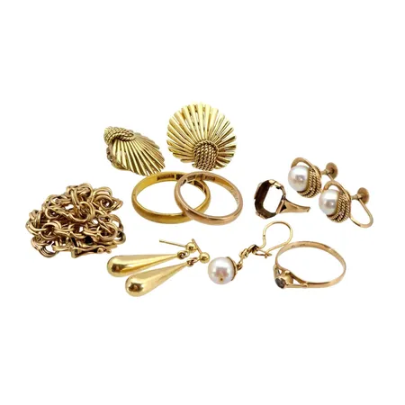 Diverse smycken, 14K guld - bruttovikt 13,3g, 18K guld - bruttovikt 22,8g, 23K guld - vikt 3,8g, slitage, defekter och gravyrer