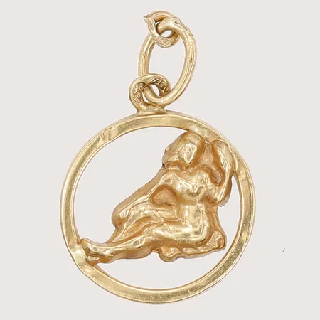 Berlock stjärntecken jungfru, höjd inkl. ögla: 20mm, bredd: 12mm, 18K guld. Vikt: 0,4 g