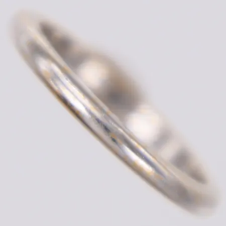 Ring stl 17, bredd 2,2mm, gravyr, 23K Vikt: 4,2 g