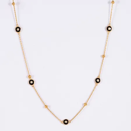 Collier i 21K guld: Fasetterade kulor Ø 3 mm och runda plättar "evil eye" Ø 5,5 mm. Det är 44/45 cm långt, 0,9 - 5,5 mm brett och väger 4,0g. Karbinhake. En kula lossnat från lödning. 