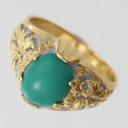 Ring med grön sten, stl: 16¼, bredd 2,5-11,5mm, 18K.  Vikt: 3,4 g