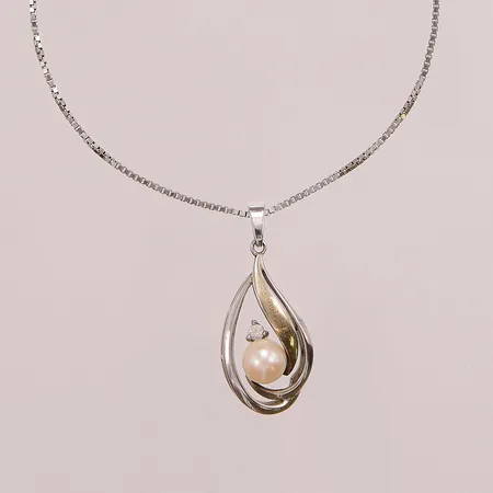 Halskedja med hänge, 42cm, Silver 835-925/1000, 5,3g.