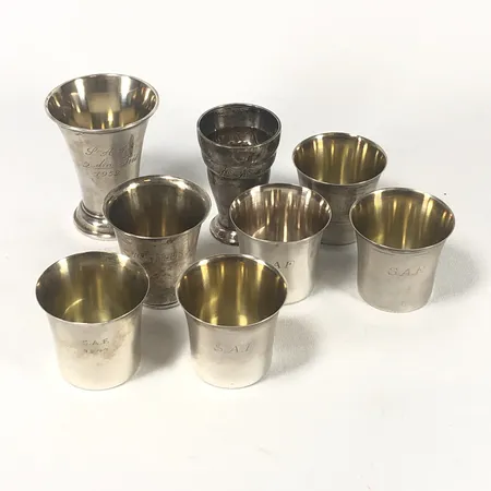 8 bägare, 4-7cm, olika tillverkare och årtal, silver 830/1000 Vikt: 180,6 g