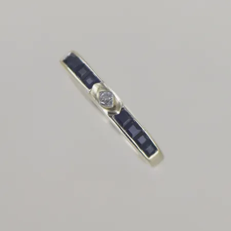 Ring med safirer 0,36 ct + diamant 0,03ct,  Ø 16 mm, 18k, certifikat finns Vikt: 2,7 g