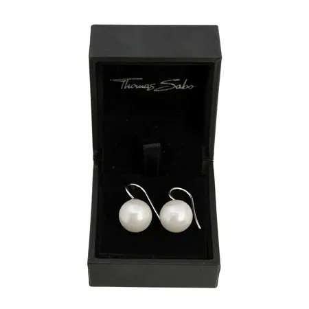 Örhängen, ett par, Thomas Sabo, silver 925/1000, Pärlor, längd 24 mm, Ø12 mm, förefaller sparsamt använda, originaletui  Vikt: 5,6 g