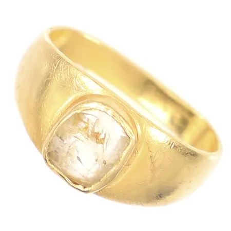 Ring med vit sten, defekt missformade skena, 22K Bruttovikt: 12,7g Vikt: 12,7 g