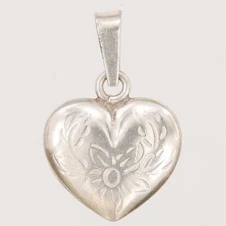 Hänge hjärta, längd 22mm inklusive ögla, bredd 15mm, 925/1000 silver  Vikt: 1,7 g