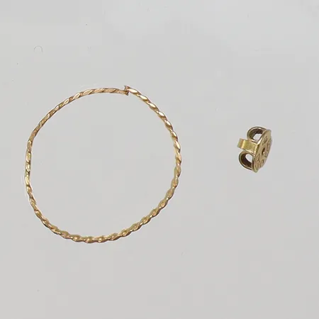 Diverse guld, defekt 18K Vikt: 0,7 g