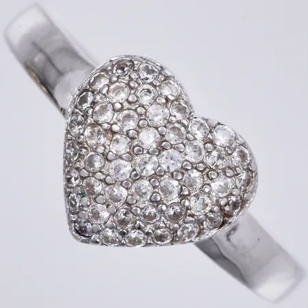Ring med vita stenar stl: 17, bredd ca 1-9mm, 925/1000 silver Vikt: 3,2 g