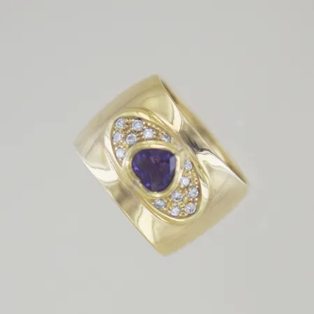  Ring med diamanter och 1 Ametist av Bengt Turesson Falkenberg Ø 18,5 mm B14,5 mm 18k    Vikt: 16,5 g