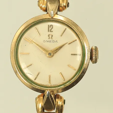 1 Damarmbandsur Omega, ca 20mm, manuell (skadat glas, sliten) länk ej original, doublé