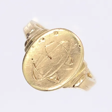 Klackring, stl 14½, bredd 2-12mm, 18K, gravyr Vikt: 6,4 g