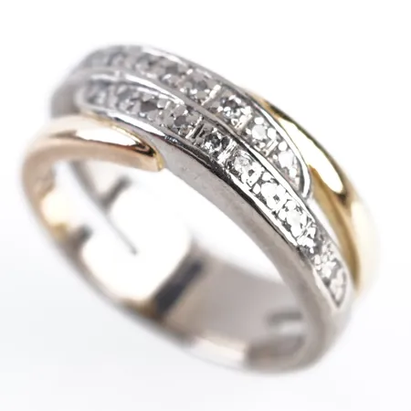 Ring m diamanter, stl 16½(52), bredd 7mm, 18k Vikt: 7,8 g