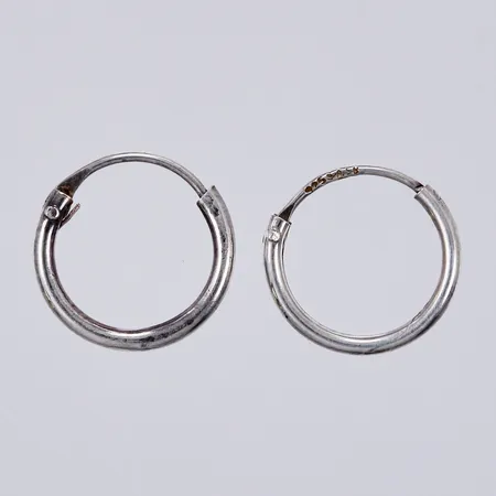 Ett par örhängen, Ø 9mm, bredd: ca 1mm, silver, 925/1000 Vikt: 0,2 g