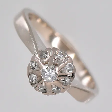 Ring vitguld, diamanter 0,30ctv enligt gravyr, stl 17, 18K Vikt: 4 g