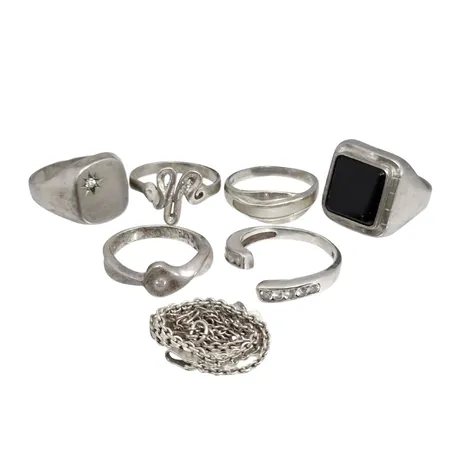 Silversmycken, bl.a. Klackringar, varierande mått, Ø18,0 mm och mindre, stenar förekommer, armband med defekter Vikt: 24,8 g