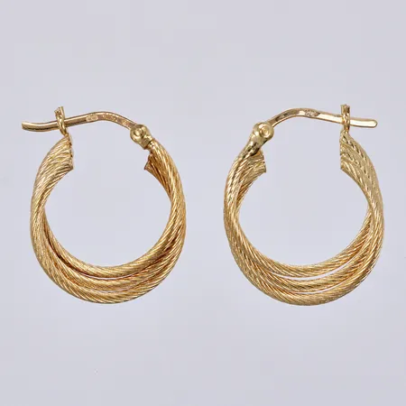 Ett par örhängen, längd: ca 2cm, bredd: ca 5mm, 18K Vikt: 2,8 g