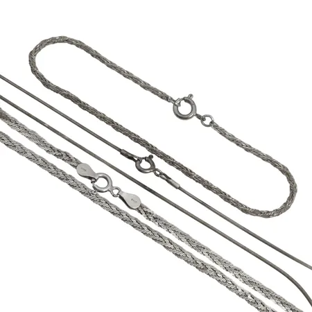 Silversmycken, bruksmärken/defekter  Vikt: 11 g