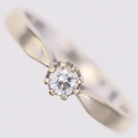 Ring med diamant 1xca0,16ct, stl 17¼, bredd 1,8-4,5mm, vitguld, 14K Vikt: 2,5 g