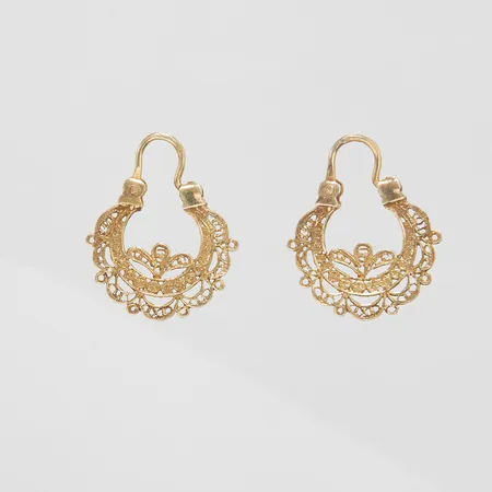 Ett par örhängen, längd ca 28mm, bredd 23mm, bruksslitage, 14K Vikt: 2,9 g