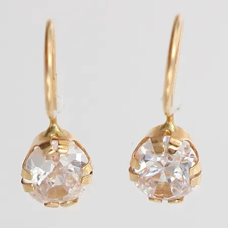 Ett par örhängen med vita stenar, 18x6mm, 14K.  Vikt: 1,6 g