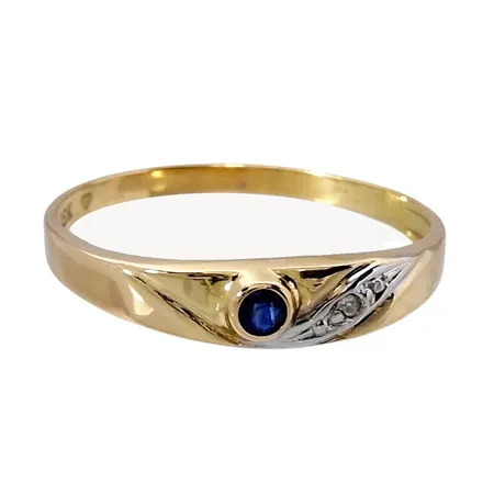 Ring, 18K guld, Safir, Diamant 0,003ct, svensk kontrollstämpel, Ø18,0 mm, bredd 1,7 - 4 mm, fint skick Vikt: 1 g