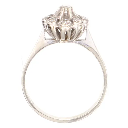 Ring med diamanter totalt 0,21ctv enl. gravyr, stl 16¾, bredd 2-10mm, importstämplad, vitguld 18K Vikt: 3,2 g