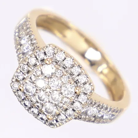 Ring med dia totalt ca 0,40ctv, stl 16½, bredd 4-10mm, 18K  Vikt: 4,5 g